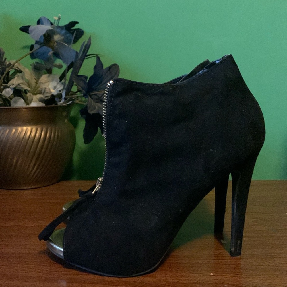 Mossimo Size 7 Black Suede Zip Up Heels